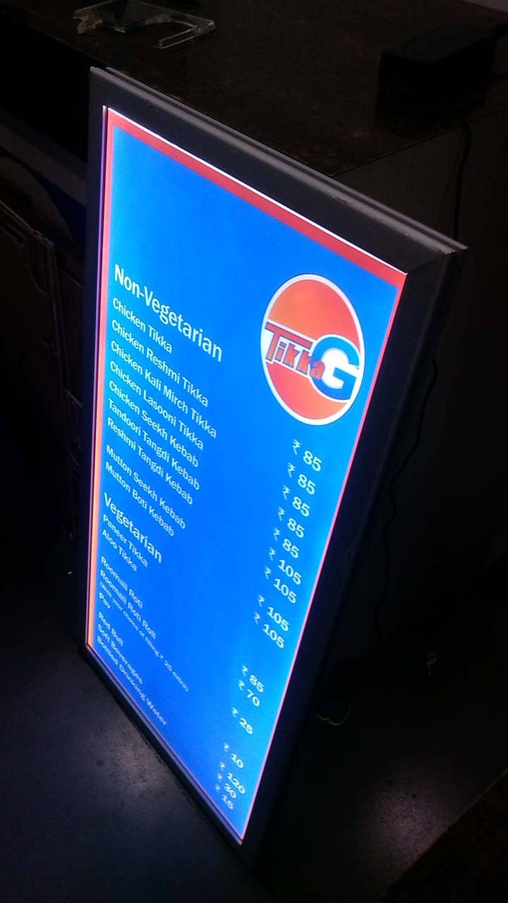 Extremely slim LED light box for backlit prints