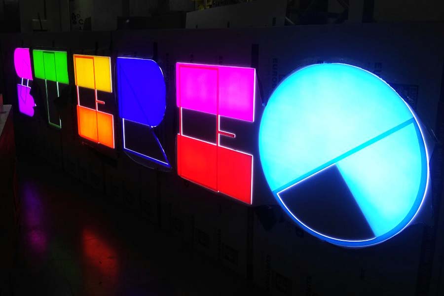 Large laser cut acrylic letters brightly lit with LEDs to create an attractive and attention grabbing grabbing incut ACP glow sign board
